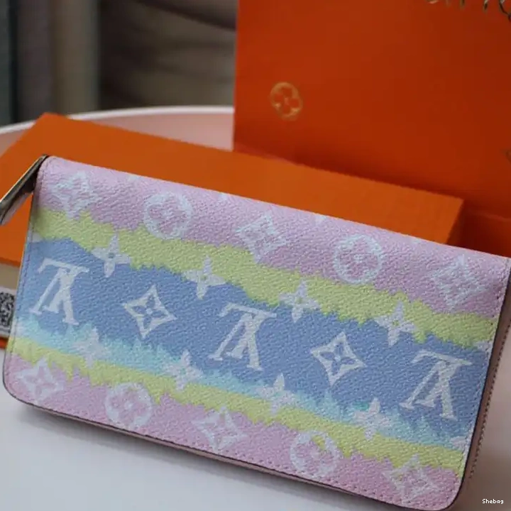 Bags 204B570014 LV 0822